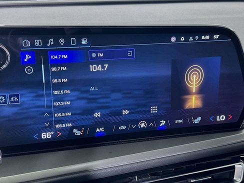 Used 2025 Chevrolet Traverse LT image 30