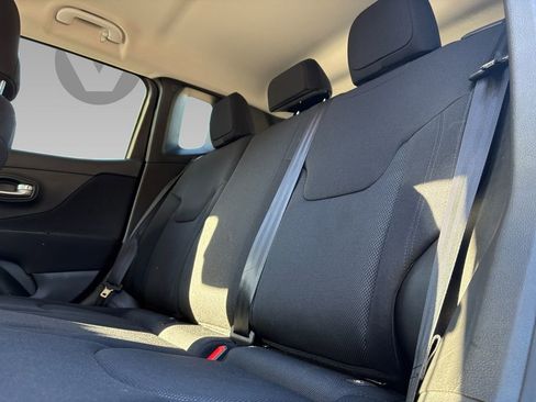 Used 2019 Jeep Renegade Sport w/ Sport Appearance Group image 4