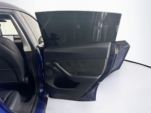 Used 2021 Tesla Model Y Standard Range image 32