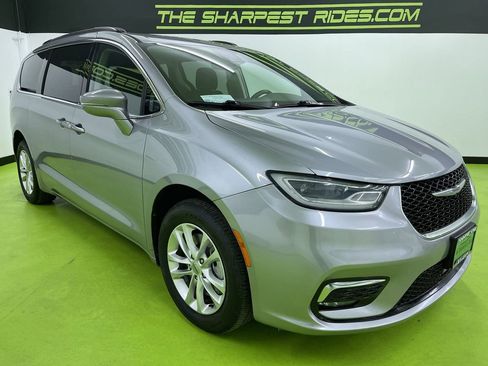 Used 2021 Chrysler Pacifica Touring w/ Cold Weather Group image 2