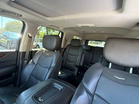 Used 2018 Cadillac Escalade Luxury RWD image 14