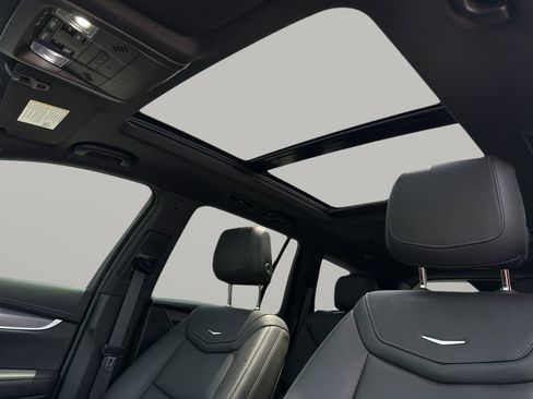 Used 2025 Cadillac XT6 Luxury FWD image 22