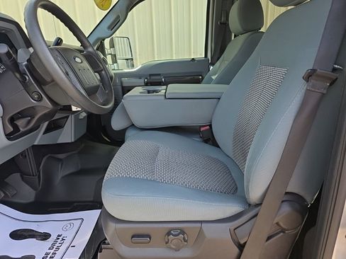 Used 2012 Ford F250 XLT w/ XLT Interior Pkg AWD/4WD image 2