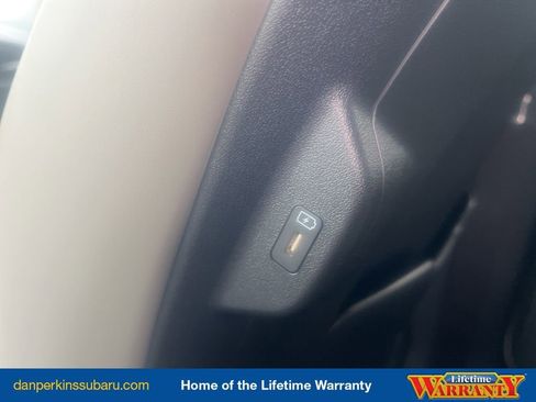 Used 2025 Kia Niro EX Touring image 32