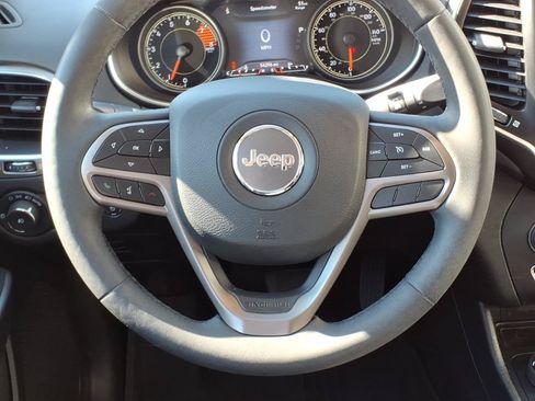 Used 2021 Jeep Cherokee Latitude Lux w/ Comfort/Convenience Group AWD/4WD image 13