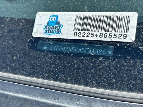 Used 2017 Toyota Corolla SE FWD image 5