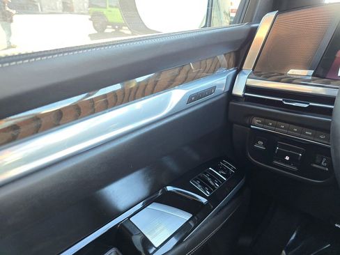 Used 2025 Cadillac Escalade Sport Platinum image 27