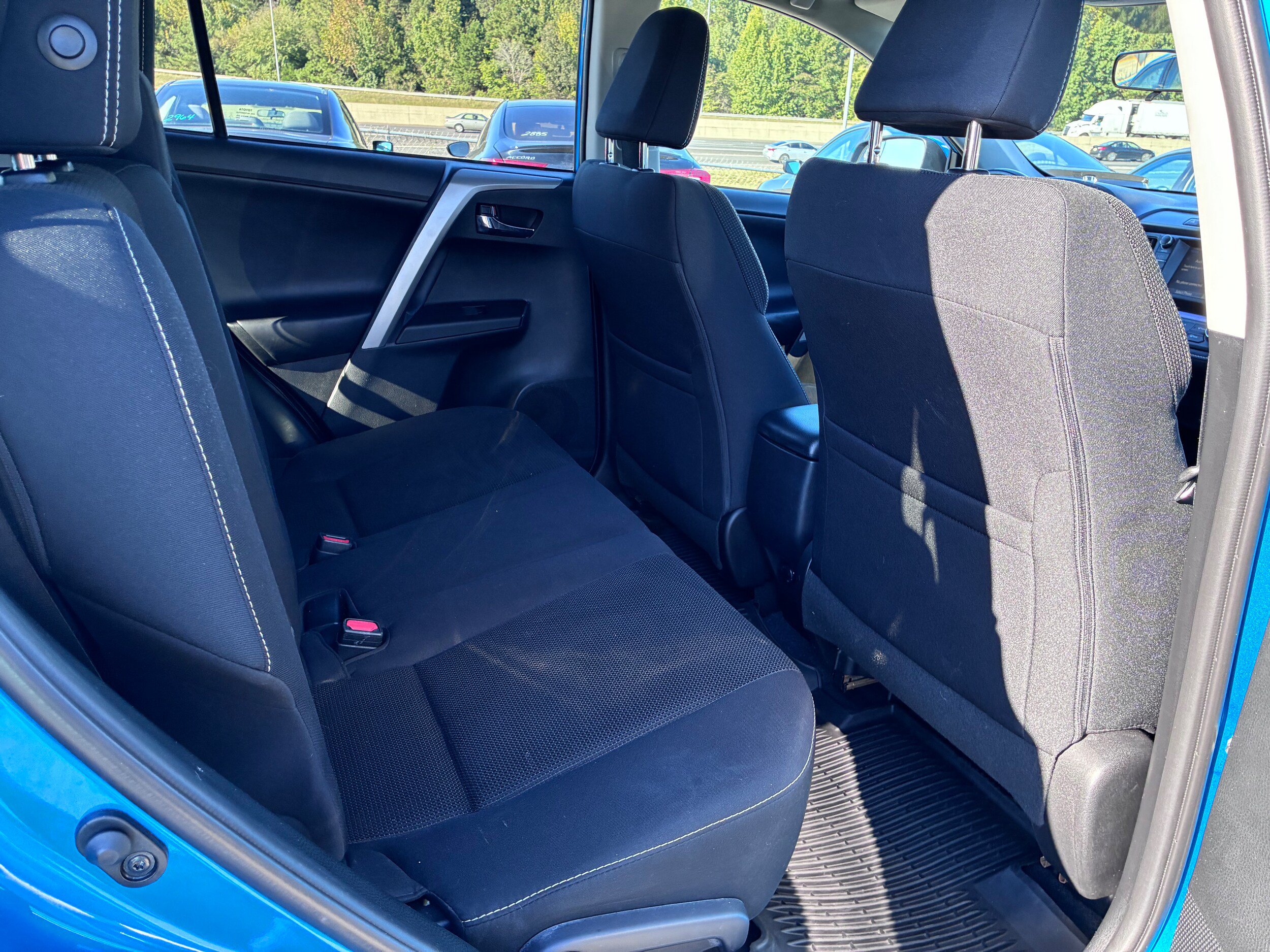 Used 2016 Toyota RAV4 XLE AWD/4WD image 30