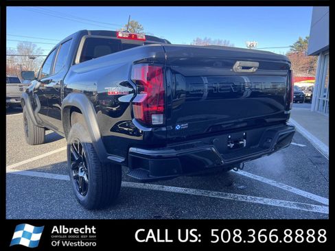 Used 2023 Chevrolet Colorado Trail Boss w/ Technology Package image 3