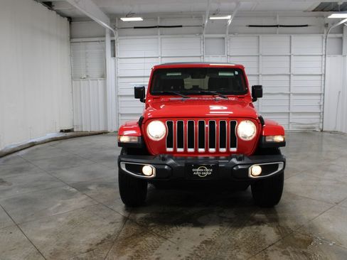 Used 2018 Jeep Wrangler Unlimited Sahara image 3