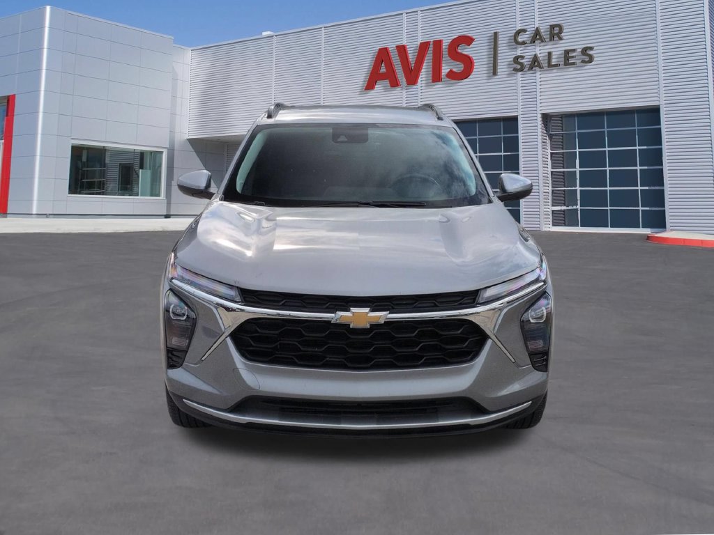 Used 2025 Chevrolet Trax LT w/ LT Convenience Package FWD image 2