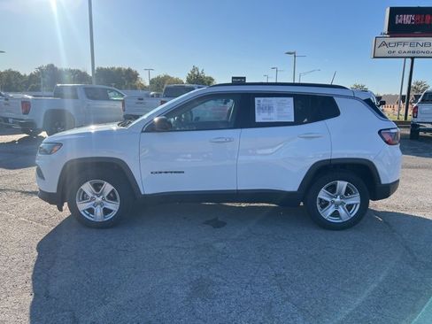 Used 2022 Jeep Compass Latitude image 2