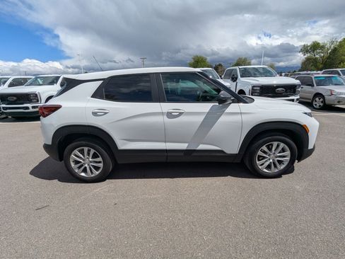 Used 2023 Chevrolet TrailBlazer LS image 2