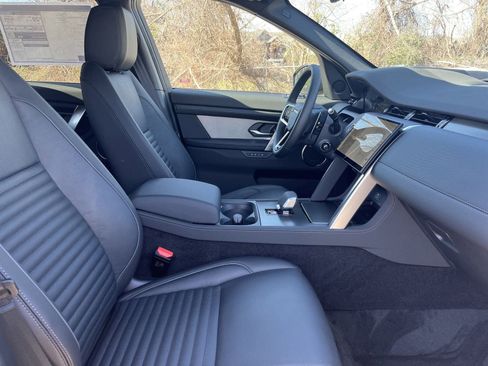 Used 2025 Land Rover Discovery Sport Dynamic SE image 19
