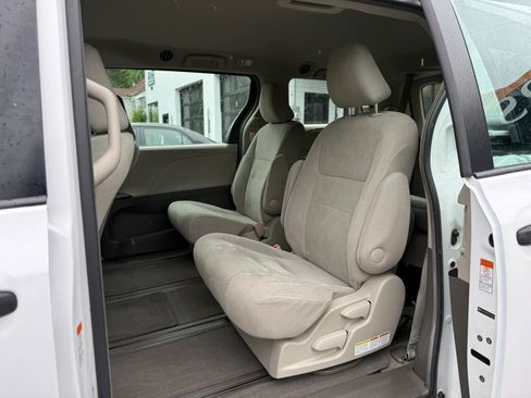 Used 2015 Toyota Sienna L FWD image 25
