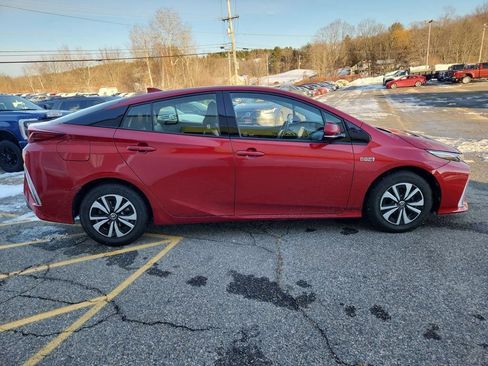 Used 2017 Toyota Prius Prime Premium image 8