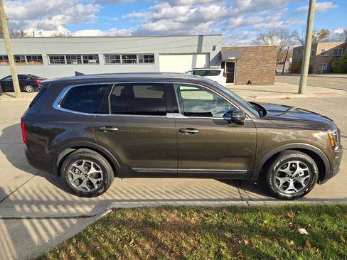Used 2022 Kia Telluride EX image 18