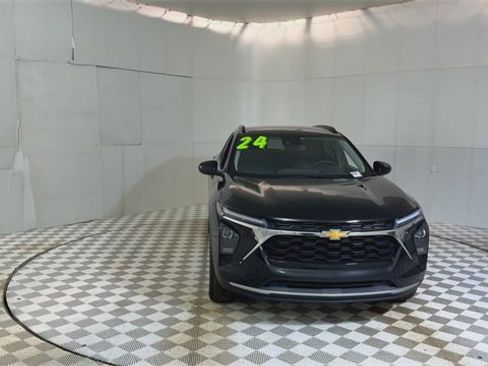 Used 2024 Chevrolet Trax LT w/ Driver Confidence Package image 3