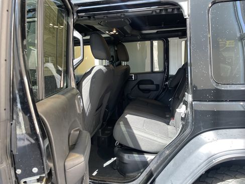 Used 2023 Jeep Wrangler Unlimited w/ Sun & Screen Package AWD/4WD image 42