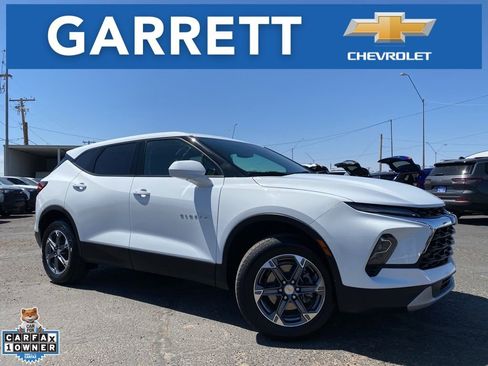 Used 2025 Chevrolet Blazer LT FWD image 1
