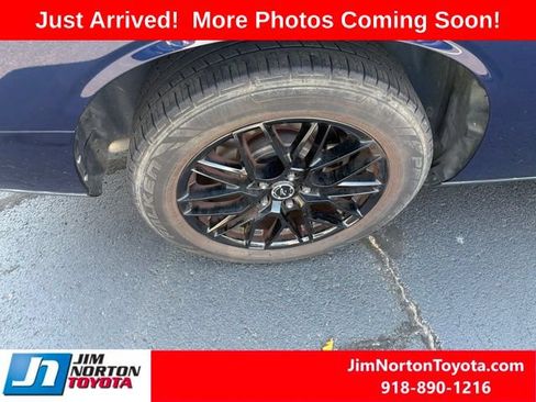 Used 2015 Dodge Challenger SXT RWD image 8