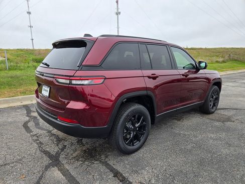 New 2025 Jeep Grand Cherokee Altitude image 3