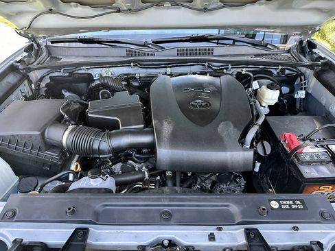 Used 2018 Toyota Tacoma TRD Sport AWD/4WD image 15