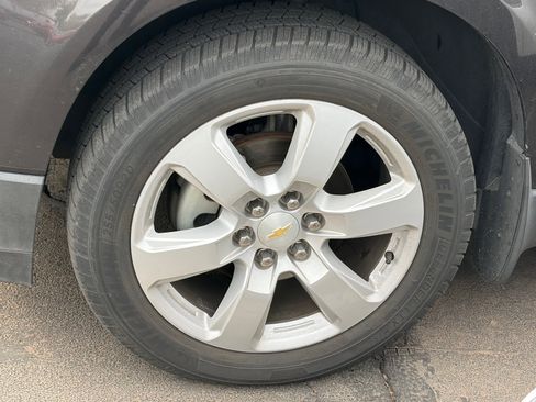 Used 2017 Chevrolet Traverse LT w/ Style and Technology Package image 6