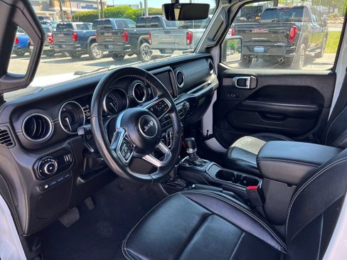 Used 2023 Jeep Wrangler Unlimited Sahara w/ Cold Weather Group AWD/4WD image 10