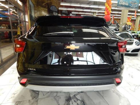 Used 2025 Chevrolet Trax LT w/ Driver Confidence Package image 6