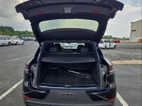 Used 2024 Porsche Cayenne AWD/4WD image 7