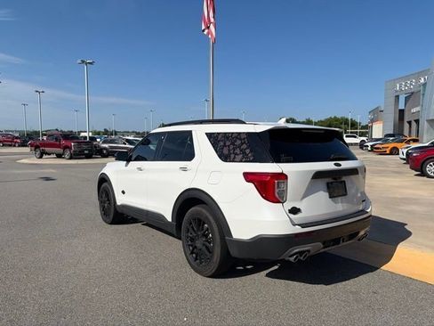Used 2023 Ford Explorer King Ranch w/ Technology Package AWD/4WD image 3