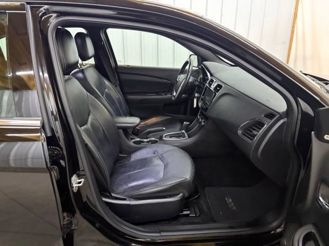 Used 2013 Chrysler 200 Limited FWD image 21