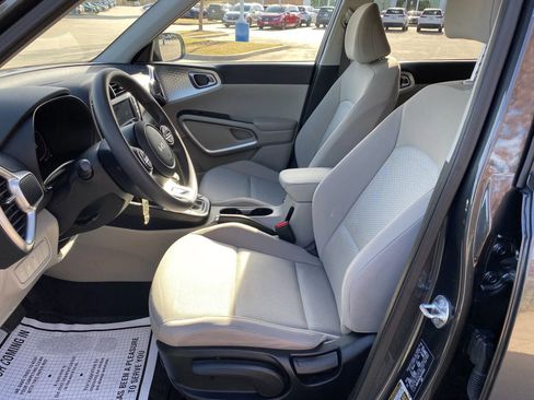 Used 2025 Kia Soul LX image 10