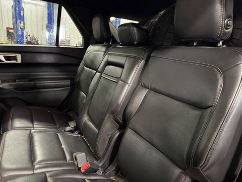Used 2020 Ford Explorer XLT w/ Equipment Group 202A image 10