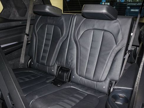 Used 2020 BMW X7 M50i image 19