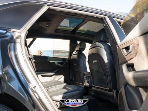 Used 2020 Audi Q8 Prestige w/ Prestige Package image 19