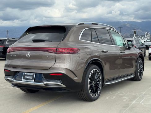 New 2026 Mercedes-Benz EQS 550 4MATIC SUV image 9