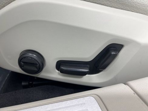 Used 2023 Volvo V60 B5 Cross Country Plus w/ Climate Package image 19