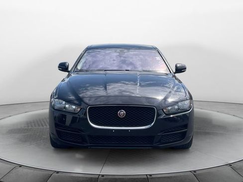 Used 2019 Jaguar XE Premium image 8