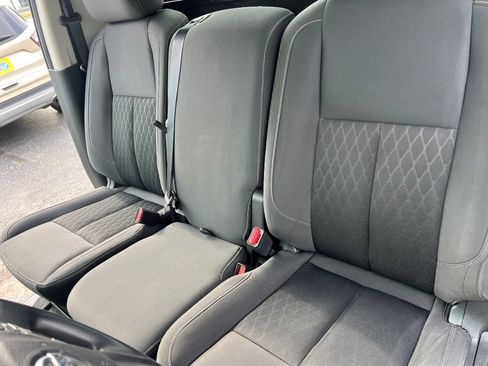 Used 2017 Nissan Titan SV image 11