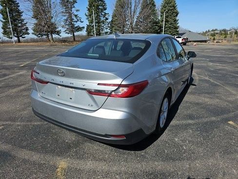 Used 2025 Toyota Camry LE image 5