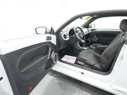 Used 2018 Volkswagen Beetle 2.0T SE FWD image 18