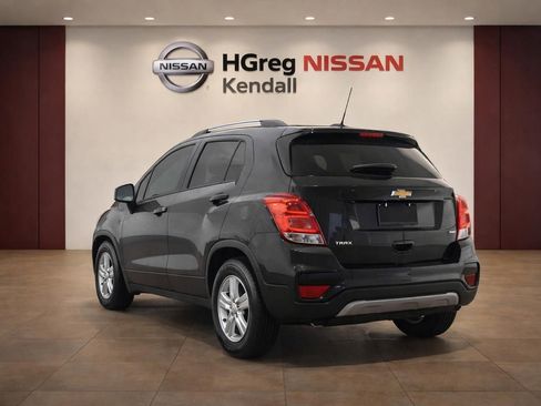 Used 2021 Chevrolet Trax LT image 2