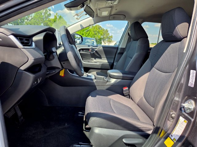 Used 2024 Toyota RAV4 LE FWD image 9