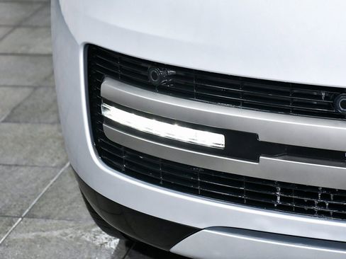 Used 2025 Land Rover Range Rover SE image 86