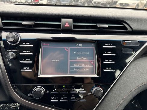 Used 2018 Toyota Camry LE image 19