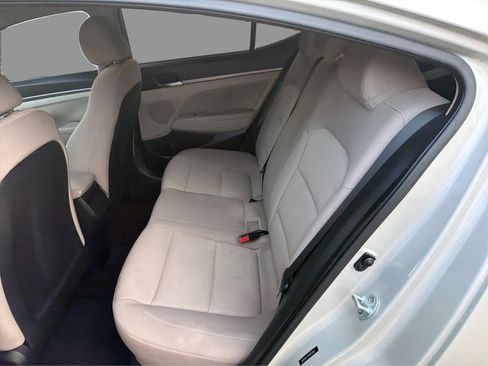 Used 2017 Hyundai Elantra SE FWD image 11