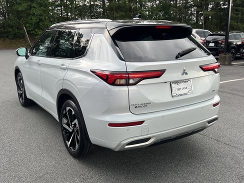 Used 2023 Mitsubishi Outlander AWD image 6