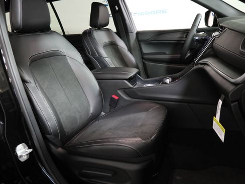 New 2025 Jeep Grand Cherokee L Altitude image 21